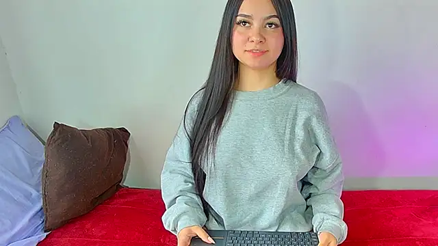 Snapshot of Anniecute__ chatting on 04/15/26, 05:42 Anniecute online show from 04/15/26, 05:42