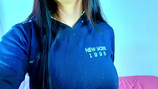 Snapshot of Anniecute__ chatting on 06/05/26, 04:56 Anniecute online show from 06/05/26, 04:56