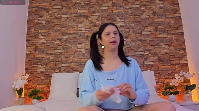 Snapshot of Olivia__Taylor chatting on 03/30/26, 05:25 Olivia Taylor online show from 03/30/26, 05:25