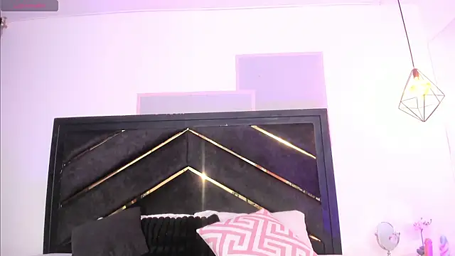 Snapshot of april_jones05 chatting on 04/17/26, 11:24 april jones05 online show from 04/17/26, 11:24