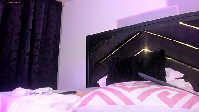 Snapshot of april_jones05 chatting on 04/18/26, 07:07 april jones05 online show from 04/18/26, 07:07