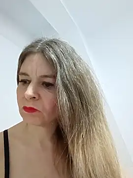 Snapshot of Didi2081 chatting on 02/03/26, 04:45 Didi2081 online show from 02/03/26, 04:45