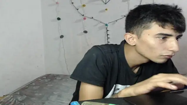 Snapshot of Chloe_Candys chatting on 04/15/26, 12:28 Chloe Candys online show from 04/15/26, 12:28