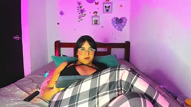 Penelopeflame18 online show from 02/18/26, 02:29