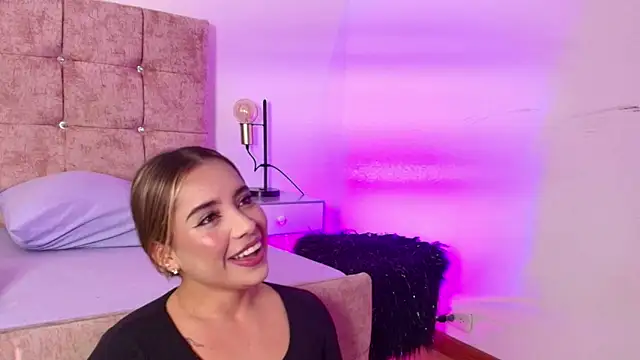 Snapshot of Lucy_Carson_ chatting on 02/12/26, 04:07 Lucy Carson online show from 02/12/26, 04:07