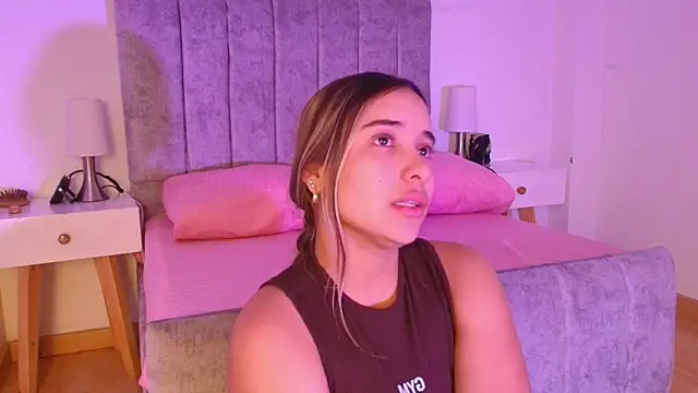 Snapshot of Lucy_Carson_ chatting on 04/06/26, 03:15 Lucy Carson online show from 04/06/26, 03:15