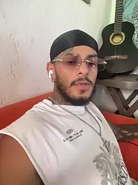 Snapshot of liyamjunior chatting on 02/14/26, 04:26 liyamjunior online show from 02/14/26, 04:26