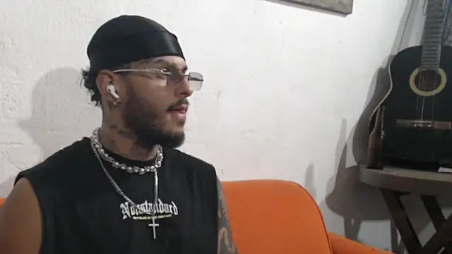 Snapshot of liyamjunior chatting on 02/19/26, 05:03 liyamjunior online show from 02/19/26, 05:03