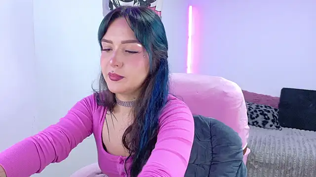 Snapshot of dollmeow chatting on 04/14/26, 01:11 dollmeow online show from 04/14/26, 01:11