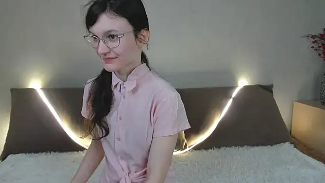 Snapshot of ThoraMarola chatting on 03/19/26, 05:22 ThoraMarola online show from 03/19/26, 05:22