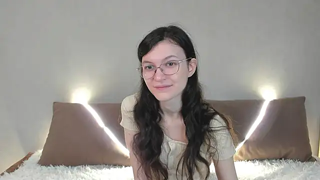 Snapshot of ThoraMarola chatting on 04/15/26, 05:03 ThoraMarola online show from 04/15/26, 05:03