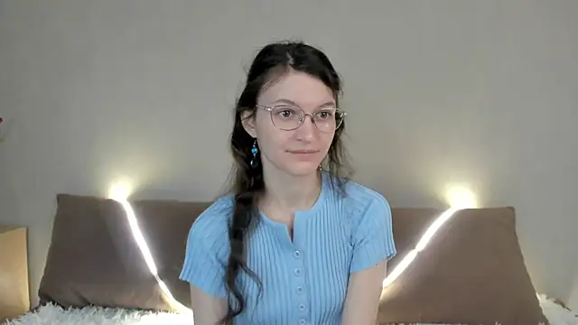 Snapshot of ThoraMarola chatting on 04/16/26, 05:19 ThoraMarola online show from 04/16/26, 05:19