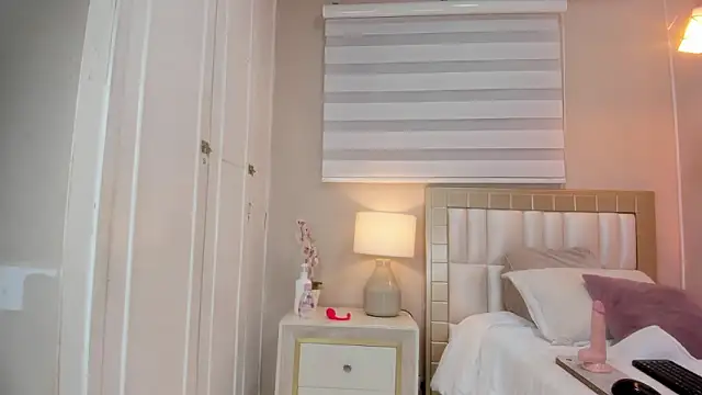 Snapshot of isabela__x chatting on 03/13/26, 11:39 isabela x online show from 03/13/26, 11:39