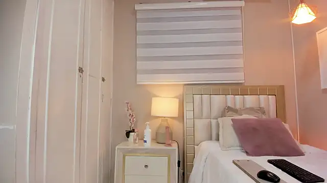 Snapshot of isabela__x chatting on 03/21/26, 11:37 isabela x online show from 03/21/26, 11:37