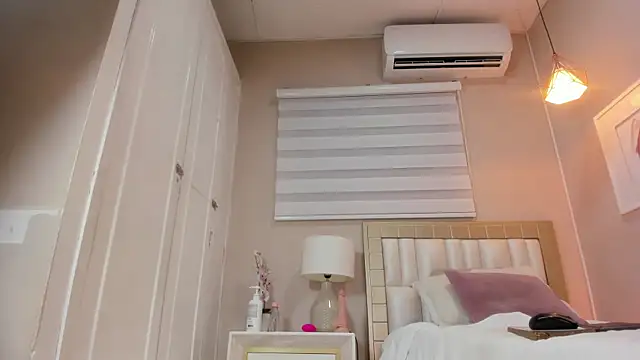 Snapshot of isabela__x chatting on 03/28/26, 11:32 isabela x online show from 03/28/26, 11:32