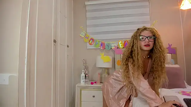 Snapshot of isabela__x chatting on 04/06/26, 11:33 isabela x online show from 04/06/26, 11:33