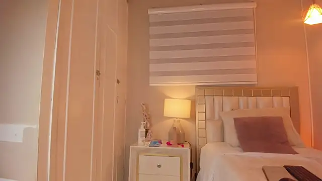 Snapshot of isabela__x chatting on 04/08/26, 11:43 isabela x online show from 04/08/26, 11:43