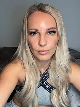 Snapshot of JulieSol chatting on 01/17/26, 08:52 JulieSol online show from 01/17/26, 08:52