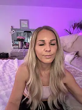 Snapshot of JulieSol chatting on 02/08/26, 08:18 JulieSol online show from 02/08/26, 08:18