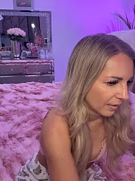 Snapshot of JulieSol chatting on 02/10/26, 08:18 JulieSol online show from 02/10/26, 08:18