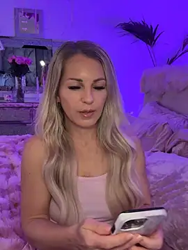 Snapshot of JulieSol chatting on 02/13/26, 08:32 JulieSol online show from 02/13/26, 08:32