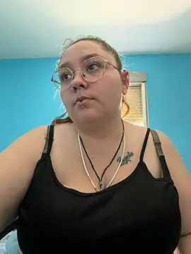 Snapshot of _maracr19_ chatting on 05/18/26, 01:50 maracr19 online show from 05/18/26, 01:50