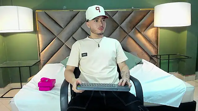 Salvattore Muller online show from 02/17/26, 10:16