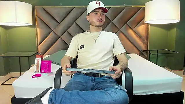 Salvattore Muller online show from 02/23/26, 08:44