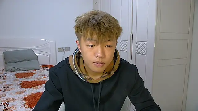 Chocolates-001 online show from 02/03/26, 10:42