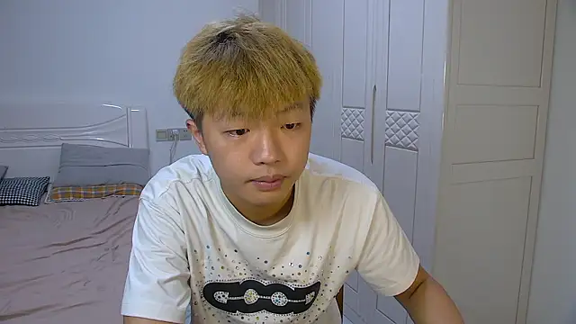 Snapshot of Chocolates-001 chatting on 03/12/26, 10:32 Chocolates-001 online show from 03/12/26, 10:32