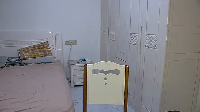 Snapshot of Chocolates-001 chatting on 03/13/26, 04:52 Chocolates-001 online show from 03/13/26, 04:52