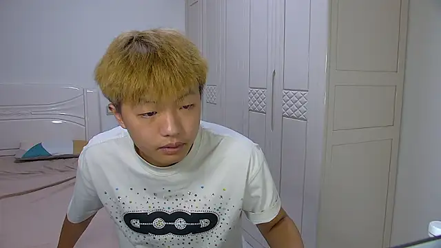 Snapshot of Chocolates-001 chatting on 03/14/26, 05:24 Chocolates-001 online show from 03/14/26, 05:24