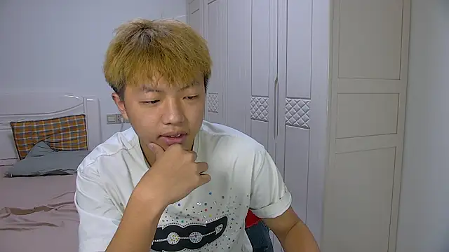 Snapshot of Chocolates-001 chatting on 03/15/26, 11:38 Chocolates-001 online show from 03/15/26, 11:38