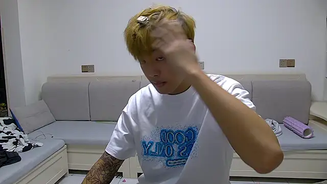 Snapshot of Chocolates-001 chatting on 03/21/26, 06:18 Chocolates-001 online show from 03/21/26, 06:18