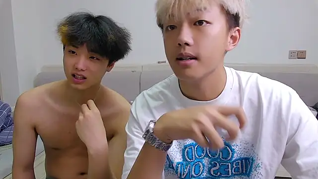 Snapshot of Chocolates-001 chatting on 04/02/26, 08:34 Chocolates-001 online show from 04/02/26, 08:34