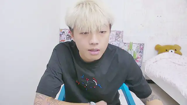 Snapshot of Chocolates-001 chatting on 04/07/26, 10:15 Chocolates-001 online show from 04/07/26, 10:15