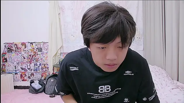 Snapshot of Chocolates-001 chatting on 04/14/26, 12:22 Chocolates-001 online show from 04/14/26, 12:22