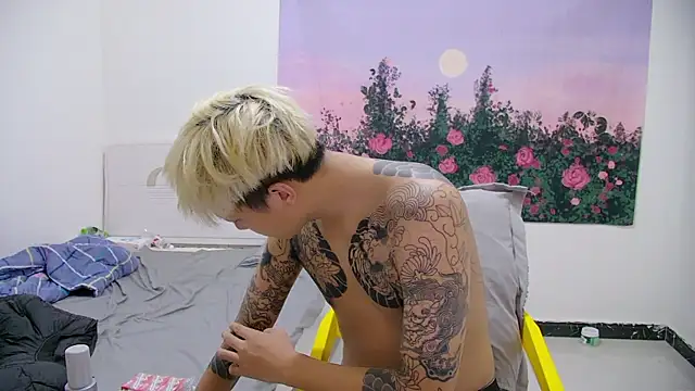 Snapshot of Chocolates-001 chatting on 04/17/26, 02:36 Chocolates-001 online show from 04/17/26, 02:36