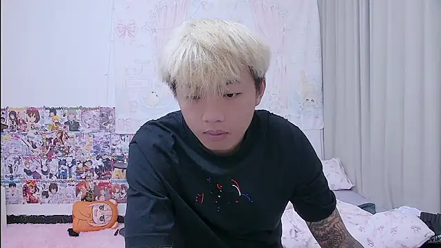 Snapshot of Chocolates-001 chatting on 04/20/26, 11:57 Chocolates-001 online show from 04/20/26, 11:57