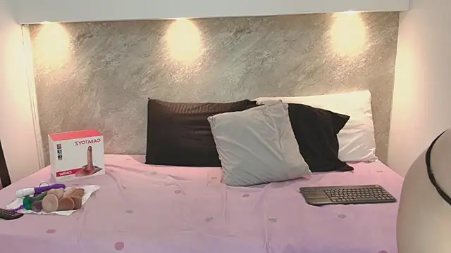 Snapshot of Emmy_lander1 chatting on 03/28/26, 04:56 Emmy lander1 online show from 03/28/26, 04:56