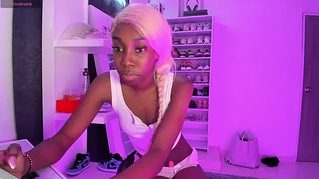 Snapshot of Amberprincess2 chatting on 02/27/26, 02:39 Amberprincess2 online show from 02/27/26, 02:39