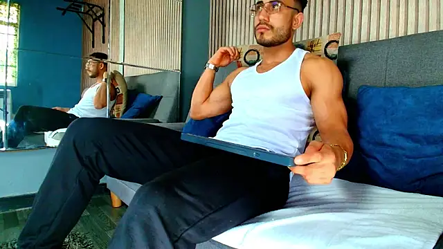 Snapshot of Vans_Ross chatting on 02/18/26, 07:32 Vans Ross online show from 02/18/26, 07:32