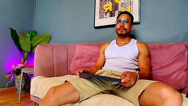 Snapshot of Vans_Ross chatting on 03/07/26, 07:22 Vans Ross online show from 03/07/26, 07:22