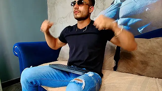 Snapshot of Vans_Ross chatting on 03/30/26, 07:48 Vans Ross online show from 03/30/26, 07:48