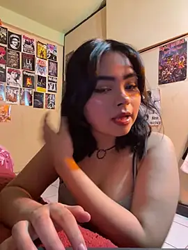 Snapshot of pinkybombon chatting on 01/18/26, 12:58 pinkybombon online show from 01/18/26, 12:58