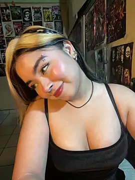 Snapshot of pinkybombon chatting on 02/02/26, 11:25 pinkybombon online show from 02/02/26, 11:25