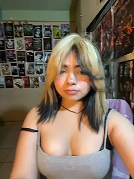 Snapshot of pinkybombon chatting on 02/05/26, 11:53 pinkybombon online show from 02/05/26, 11:53