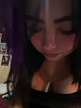 Snapshot of pinkybombon chatting on 04/17/26, 01:08 pinkybombon online show from 04/17/26, 01:08