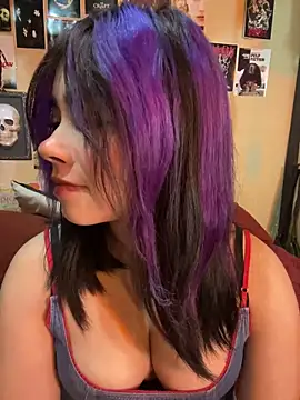 Snapshot of pinkybombon chatting on 04/19/26, 01:05 pinkybombon online show from 04/19/26, 01:05