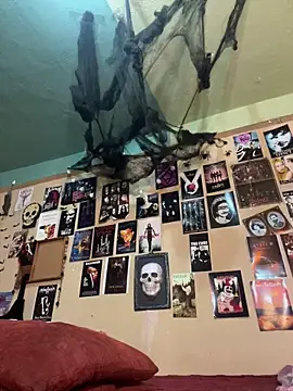 Snapshot of pinkybombon chatting on 04/21/26, 02:51 pinkybombon online show from 04/21/26, 02:51